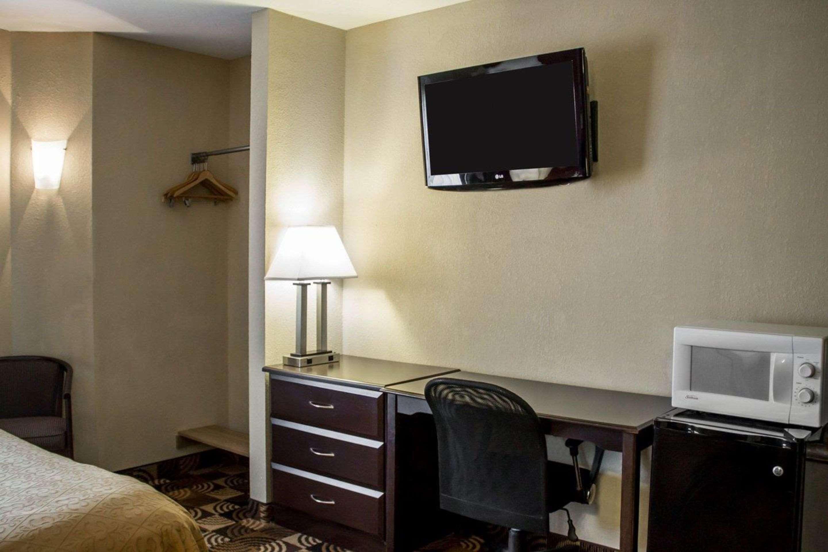 Quality Inn Brunswick Cleveland South Exterior photo