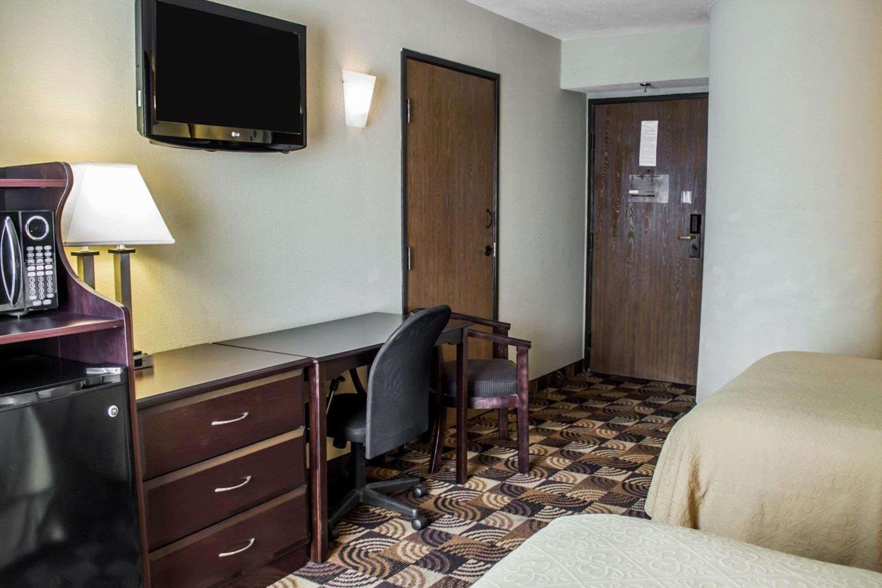 Quality Inn Brunswick Cleveland South Exterior photo